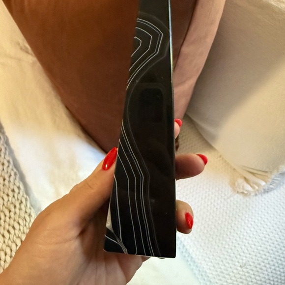 Black and White Agate Obelisk - Picture 2 of 5
